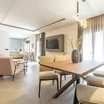 New Stylish Apt Near Downtown